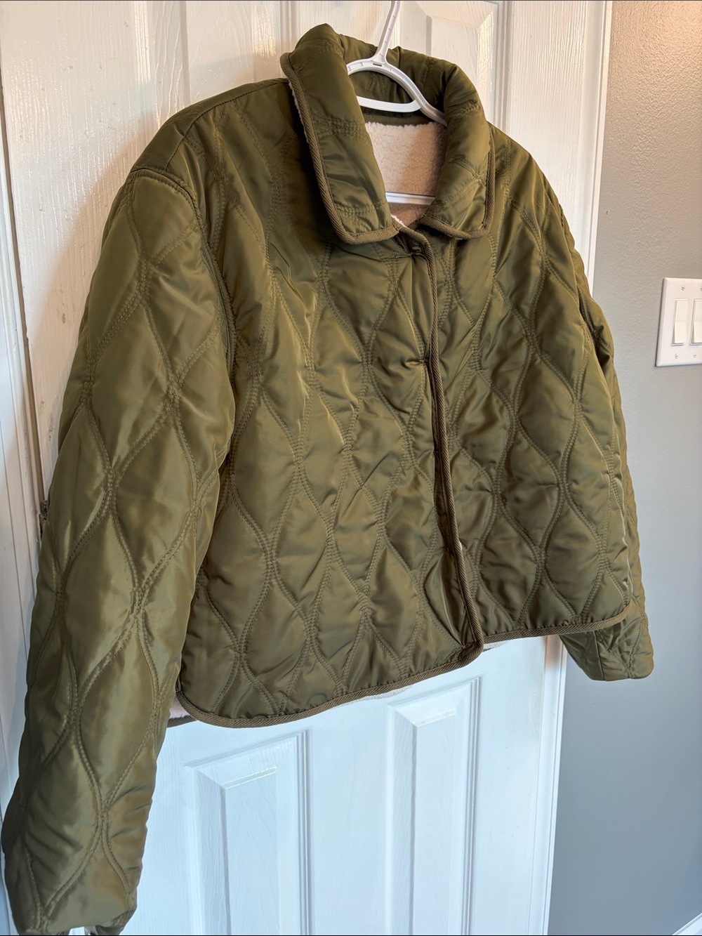 NWT Blank NYC Sz L Crop Reversible Cream Sherpa / Olive Quilted Jacket Warm Cozy - Picture 10 of 10